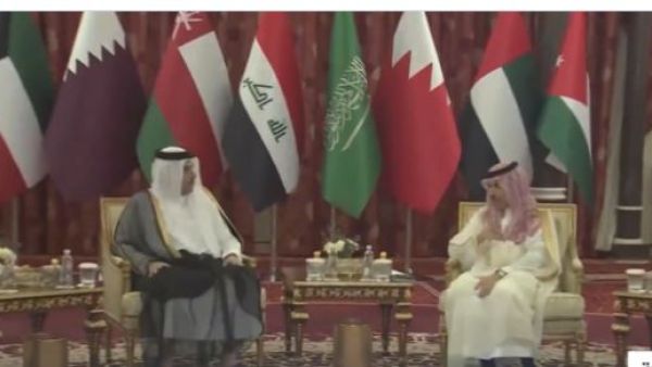 علقت الجامعة العربية عضوية سورية بعد اجتماع طارئ بالقاهرة في نوفمبر (تشرين الثاني) 2011 