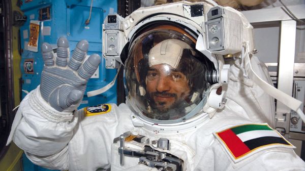 محمد بن راشد آل مكتوم، حاكم دبي، أن "العرب قادرون وقادمون ومبدعون إذا قررنا التركيز على العلم والاستثمار"