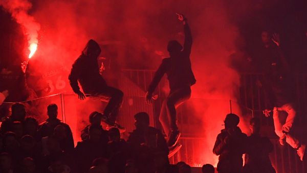 قد استنكرت جماهير نادي سان جيرمان الفرنسي بقرار الاتحاد