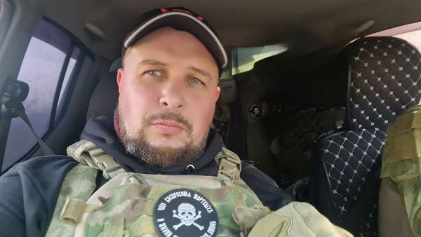 This undated handout picture obtained on the Telegram account of Russian military blogger Vladlen Tatarsky, whose real name is Maxim Fomin, shows him at an undisclosed location. (Photo by Handout / TELEGRAM / @Vladlentatarskybooks / AFP) military blogger