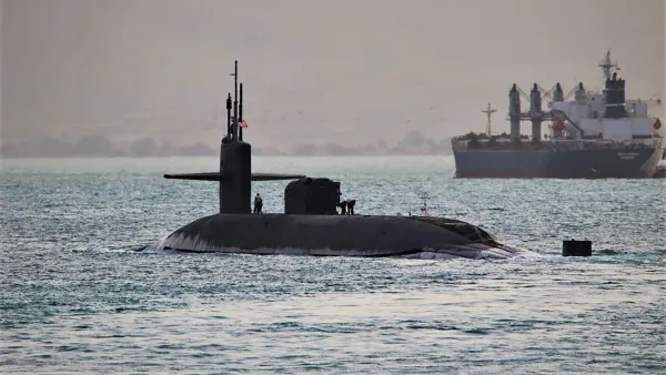 US deploys submarine to boost Mideast security 