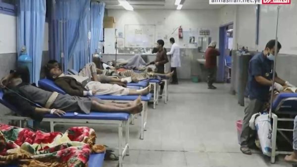 Graphic content / This screengrab obtained on April 20, 2023 from Al-Masirah TV video footage taken on April 19, shows wounded people in hospital following a stampede at a charity distribution event in Yemen's capital Sanaa. (Photo by AL-MASIRAH TV / AFP) stampede in Yemen