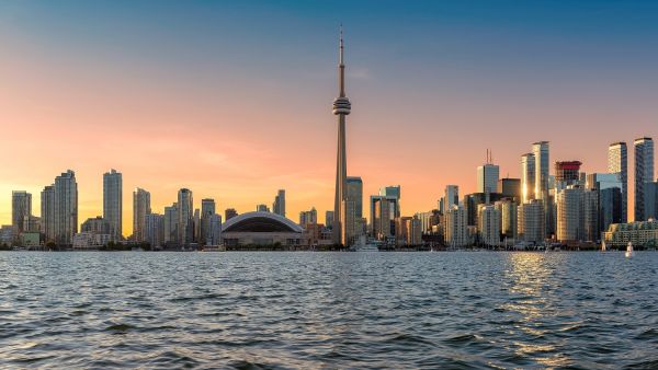 Etihad airways goes daily to Toronto