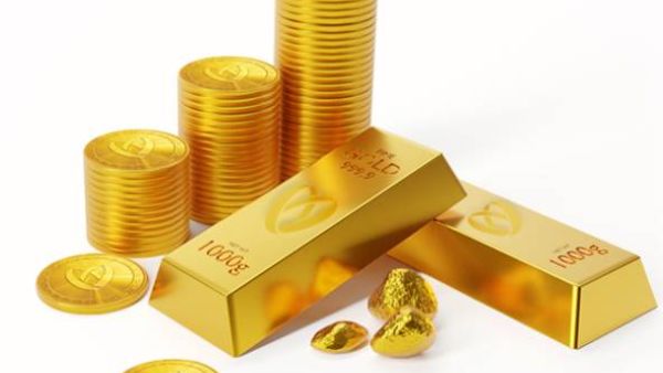 Gold prices decline as dollar gains strength and investors evaluate Fed's interest rate decision