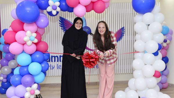 خلال الحدث دافز تفتتح مركز هامينجبيرد للتعليم المبكر