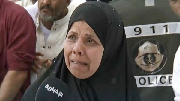 معتمرة أردنية تبكي السعوديين