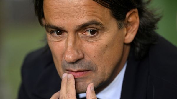 Inter Milan's Italian coach Simone Inzaghi looks on prior the UEFA Champions League last 16 second leg football match between FC Porto and Inter Milan at the Dragao stadium in Porto on March 14, 2023. (Photo by PATRICIA DE MELO MOREIRA / AFP)
