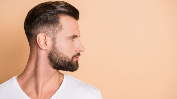 6 نصائح لإبراز خط الفك عند الرجال