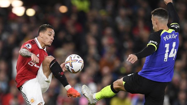 Manchester United's Brazilian midfielder Antony (L) fights for the ball with Tottenham Hotspur's Croatian midfielder Ivan Perisic (R) during the English Premier League football match between Manchester United and Tottenham Hotspur at Old Trafford in Manchester, north west England, on October 19, 2022. (Photo by Oli SCARFF / AFP)