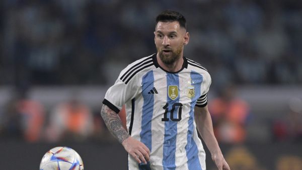Argentina's forward Lionel Messi controls the ball during the friendly football match between Argentina and Curacao at the Madre de Ciudades stadium in Santiago del Estero, in northern Argentina, on March 28, 2023. (Photo by JUAN MABROMATA / AFP)
