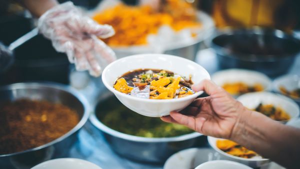 Saudi feeds 1000 Zanzibar needy each day in Ramadan