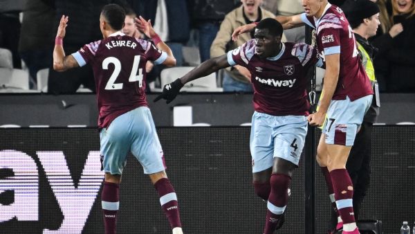 West Ham United's French defender Kurt Zouma celebrates his team first goal during the English Premier League football match between West Ham United and Newcastle at the London Stadium, in London on April 5, 2023. (Photo by JUSTIN TALLIS / AFP) 