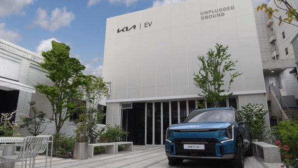 Kia EV9 GT-line. Kia aims to chart a new course for the Software Defined Vehicle era with its flagship EV9 electric SUV