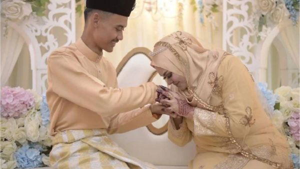 محمد دانيال أحمد علي (22 عامًا) وزوجته جميلة محمد (48 عامًا) 