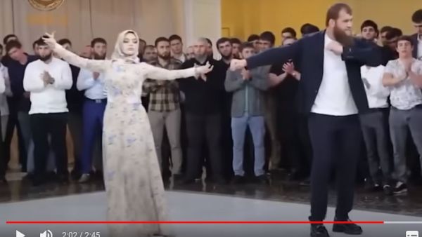  رقص الحضور والعروسين الرقصات الشيشانية المحببة