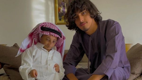 يزن الأسمر برفقة صديقه الراحل عزيز الأحمد 