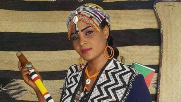 الفنانة السودانية شادن محمد حسين