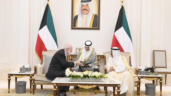 The Crown Prince of Kuwait Awards Google Cloud’s Vint Cerf Honorary Informatics ولي عهد الكويت يمنح فينت سيرف من جوجل كلاود وسام المعلوماتية الفخري 