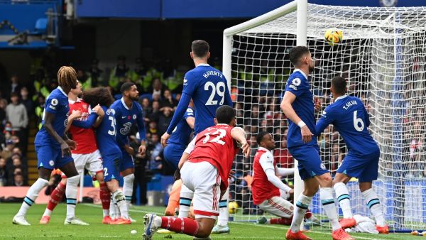 Arsenal's Brazilian defender Gabriel Magalhaes scores his team's first goal during the English Premier League football match between Chelsea and Arsenal at Stamford Bridge in London on November 6, 2022. (Photo by Glyn KIRK / AFP)