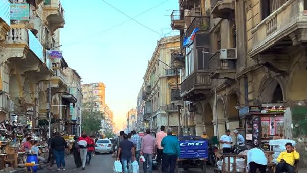 مشهد من احد شوارع القاهرة