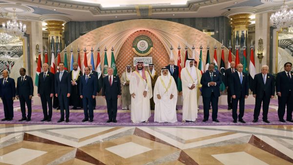 لقطة للزعماء العرب المشاركين في القمة العربية بمدينة جدة السعودية