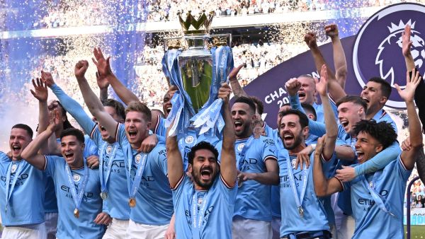 Manchester City players celebrate winning the title at the presentation ceremony following the English Premier League football match between Manchester City and Chelsea at the Etihad Stadium in Manchester, north west England, on May 21, 2023. (Photo by Oli SCARFF / AFP)