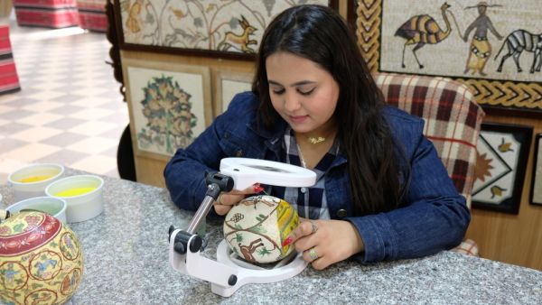 نسبة النساء اللواتي يرأسن أسرهنّ في المملكة قد بلغ 18.4%  اي نحو بواقع 422 ألف أسرة