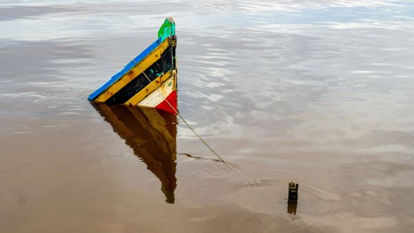 15 child dead, 25 missing in boat sinking accident