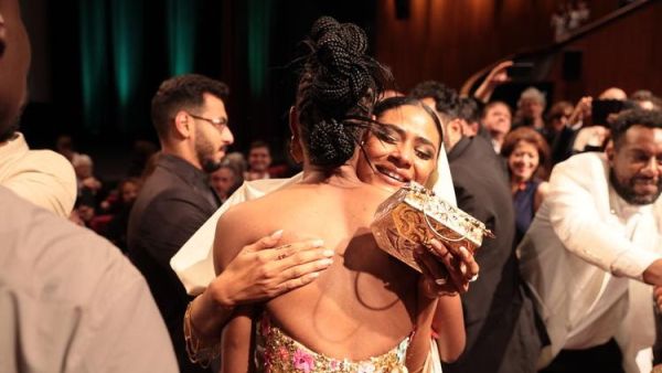 يفتح آفاقًا جديدة للسينما العربية في مهرجان كان..  المواقع العالمية تتغنى بالفيلم السوداني وداعًا جوليا ووصلة تصفيق 10 دقائق من الجمهور