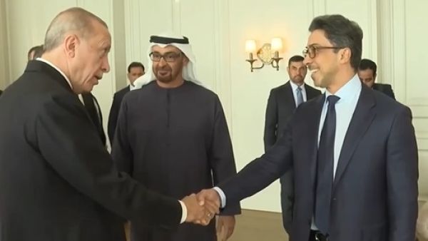 ردة فعل ‏أردوغان لحظة علمه أن رئيس مانشستر الشيخ منصور