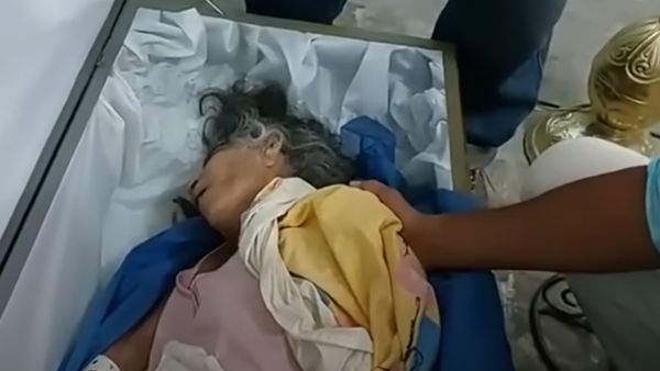 المرأة داخل نعشها تصارع الموت