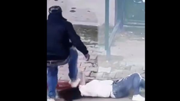 فيديو يوثق لحظات مروعة لاعتداء رجل على امرأة في سوسة