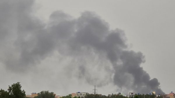 احتدام المعارك في الخرطوم وسط تحذيرات من "ازمة انسانية هائلة"