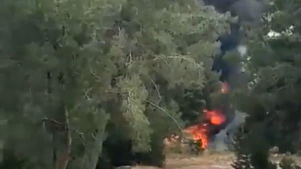 اشتعال النيران في سيارة قرب مكان الجريمة يعتقد انها تعود للجاني