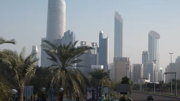 لبنان يؤكد رفع الإمارات حظر تأشيرات دخول مواطنيه