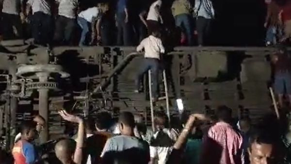عشرات القتلى في اصطدام قطارين في الهند