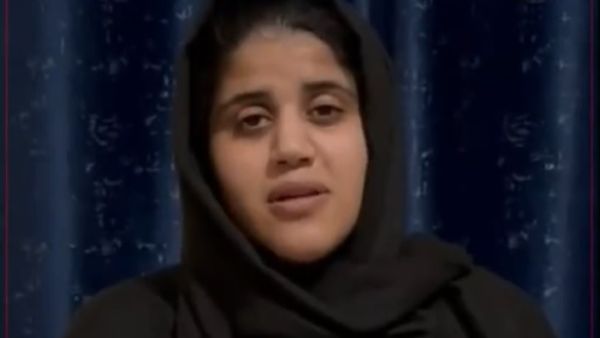 ابنة مدير مخابرات القذافي المعتقل تتوسل السماح له بحضور جنازة شقيقها القتيل