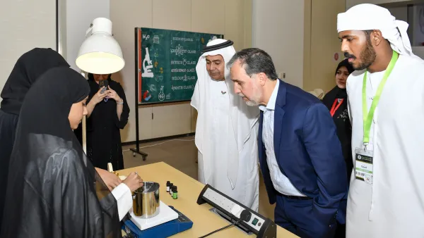  500 طالب وطالبة يشاركون بفعاليات معرض كلية العلوم في جامعة الإمارات