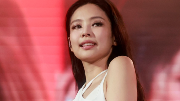 Blackpink's Jennie leaves concert after medical emergency