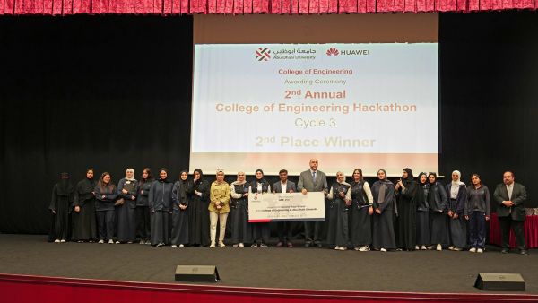Participating Student and Dr. Hamdi Sheibani, Dean of the College of Engineerings during ths 2nd Annual Hackathon Abu Dhabi University’s College of Engineering hosted the 2nd Annual Hackathon
