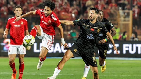 Ahly's Egyptian midfielder Marwan Attia (C-L) and Wydad's Moroccan forward Ayman el-Hassouni (C-R) vie for the ball during the first-leg final football match of the CAF Champions League, between Egypt's Al-Ahly and Morocco's Wydad AC, at Cairo International Stadium on June 4, 2023. (Photo by Khaled DESOUKI / AFP)