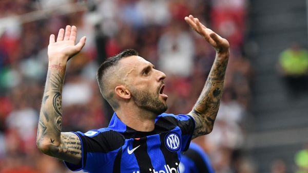 Inter Milan's Croatian midfielder Marcelo Brozovic celebrates scoring his team's first goal during the Italian Serie A football match between AC Milan and Inter Milan at the San Siro stadium in Milan on September 3, 2022. (Photo by Isabella BONOTTO / AFP)