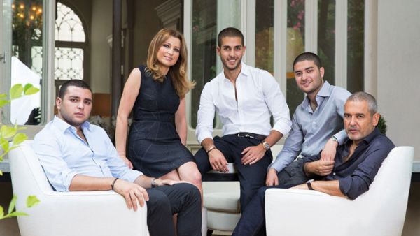 بمناسبة يوم الأب...تعرفوا إلى إيلي صعب الأب والجد وعائلته...