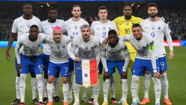 France's players pose for a photo ahead of the UEFA Euro 2024 group B qualification football match between Republic of Ireland and France at Aviva Stadium in Dublin, Ireland on March 27, 2023. (Photo by FRANCK FIFE / AFP)