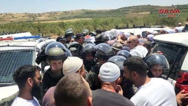 قوات اسرائيلية تعتدي على الدروز السوريين في الجولان قوات اسرائيلية تعتدي على الدروز السوريين في الجولان