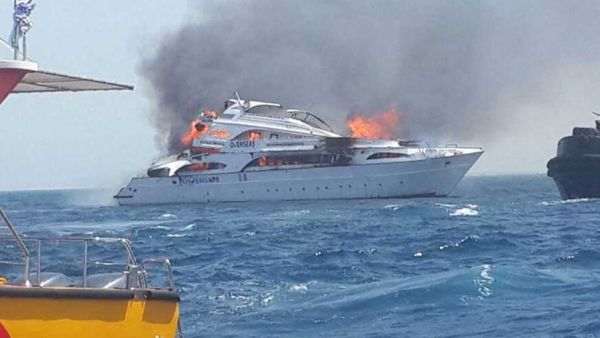 احتراق مركب سياحي