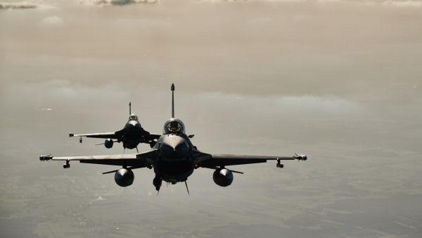 250 طائرة تشارك في المناورات الجوية