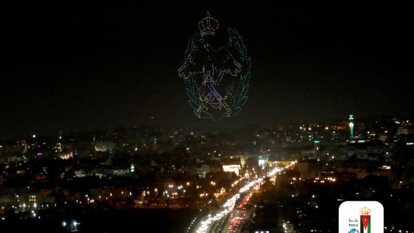  1200 طائرة درون تضيء سماء عمان