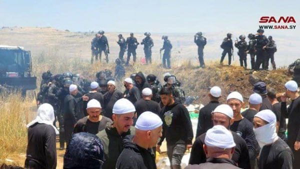 مواجهات لليوم الثاني على التوالي بين قوات الاحتلال واهالي الجولان مواجهات لليوم الثاني على التوالي بين قوات الاحتلال واهالي الجولان