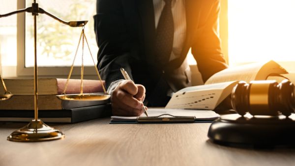 عمت الفرحة والصيحات المؤيدة لاعدام قاتل السيدة التي تعد من رواد العمل الخيري 